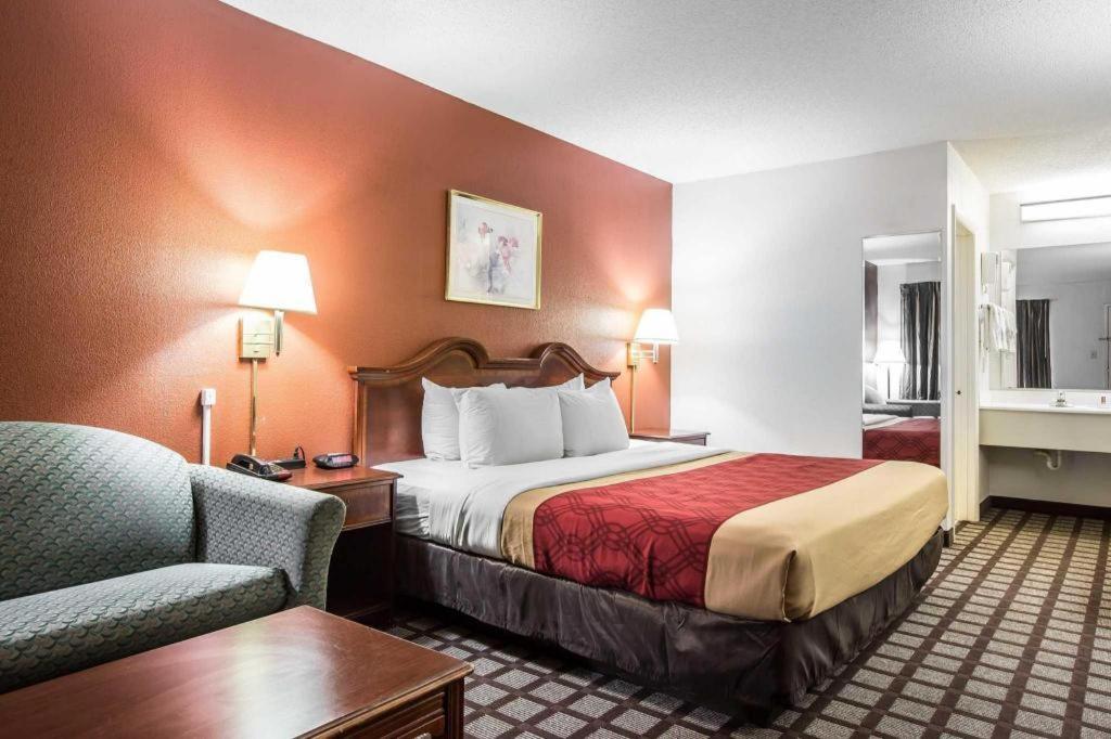 Econo South Hotel Garner