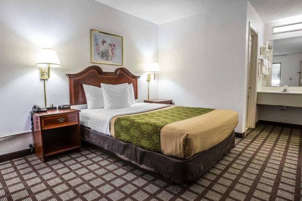 Econo South Hotel Garner