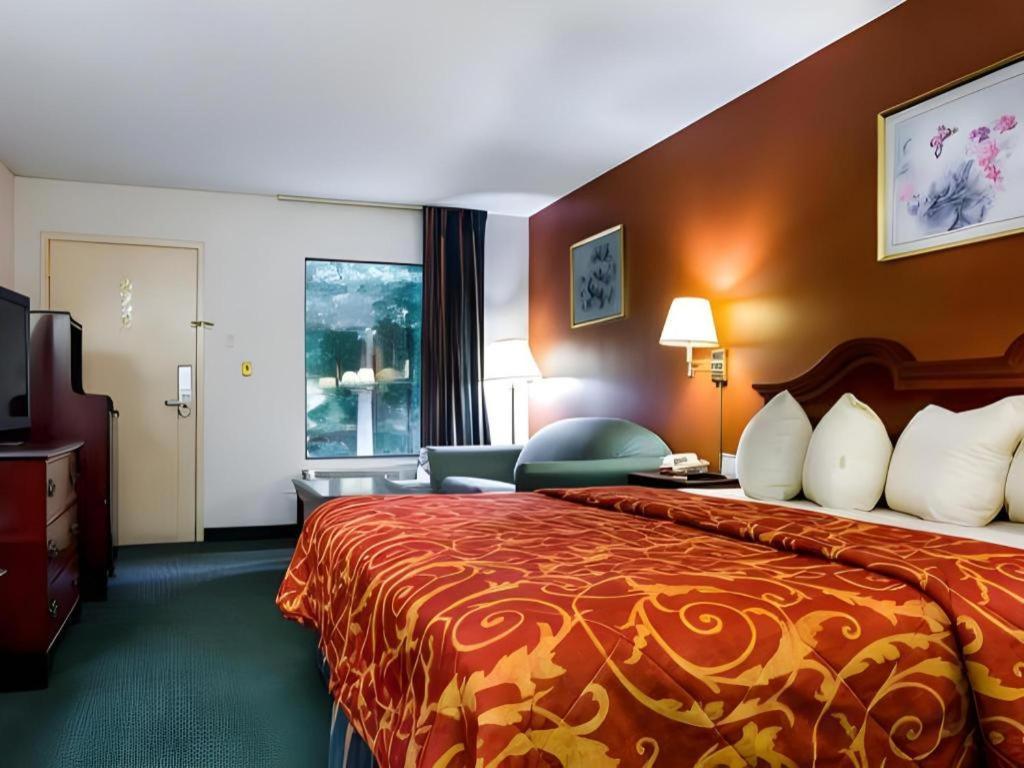 Econo South Hotel Garner