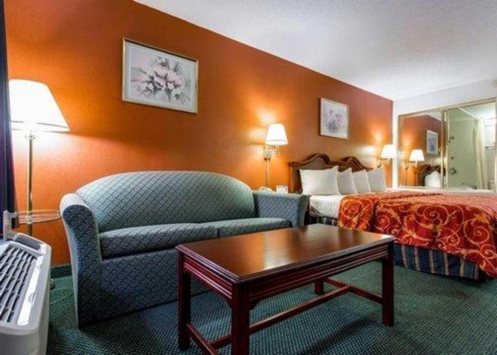 Hotel Econo South Garner