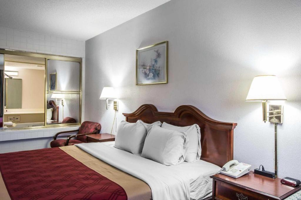Econo South Hotel Garner