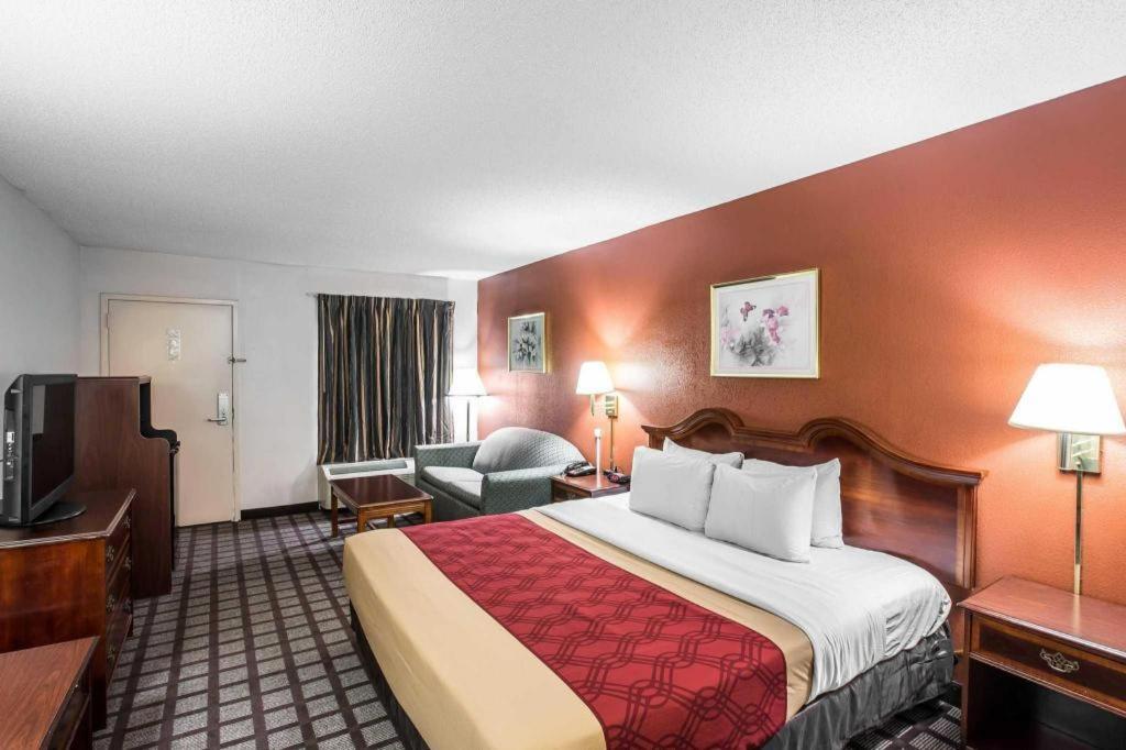 Lodge Econo South Garner
