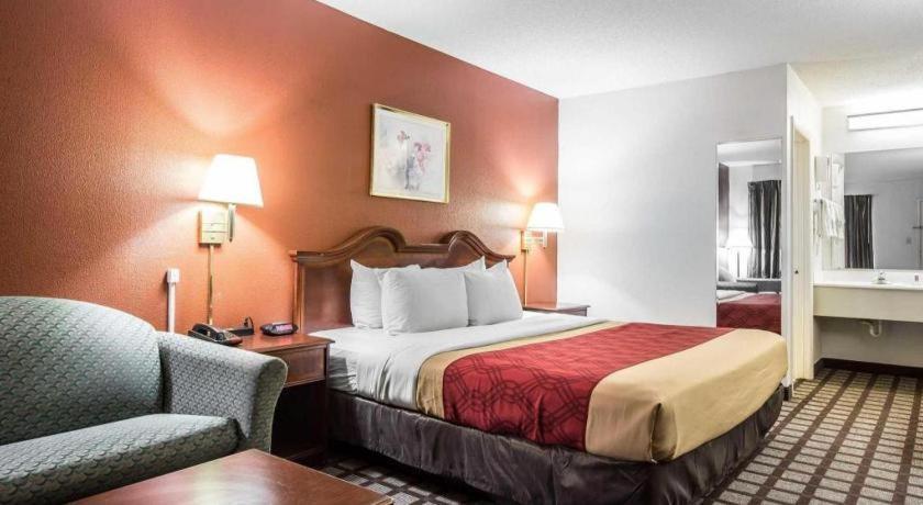 Lodge Econo South *