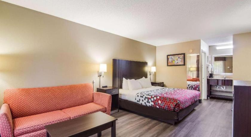 Lodge Econo South Garner