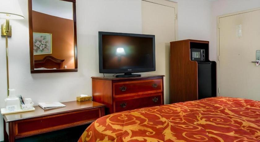 Lodge Econo South