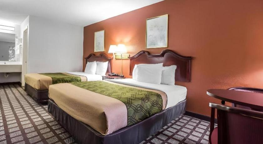 Lodge Econo South