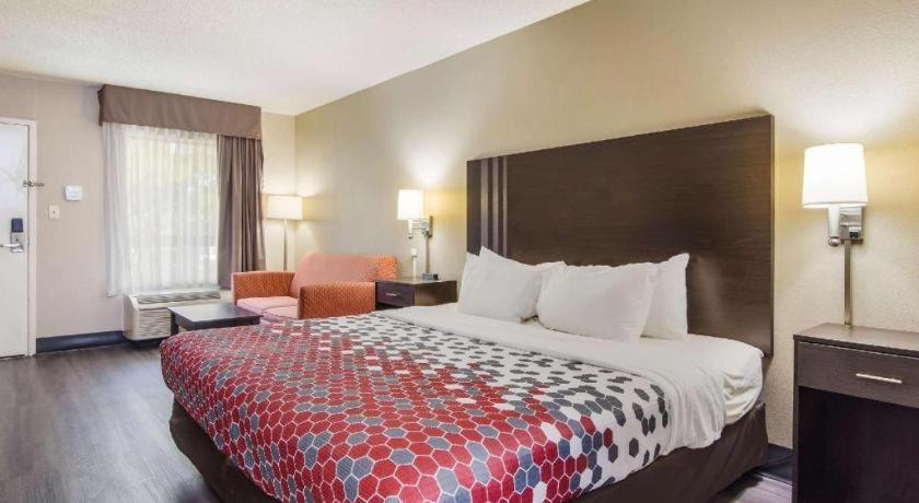 Lodge Econo South