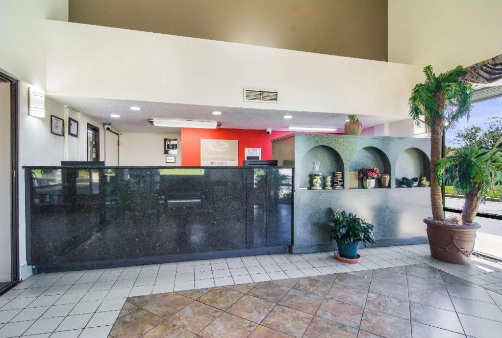 Econo South 2* Garner